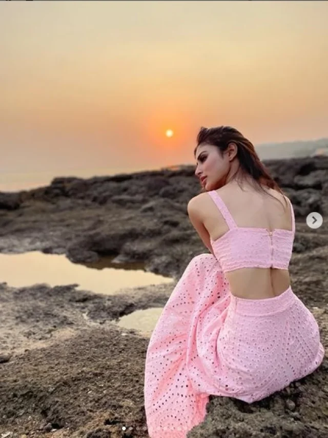 Mouni Roy की खूबसूरत फोटोज